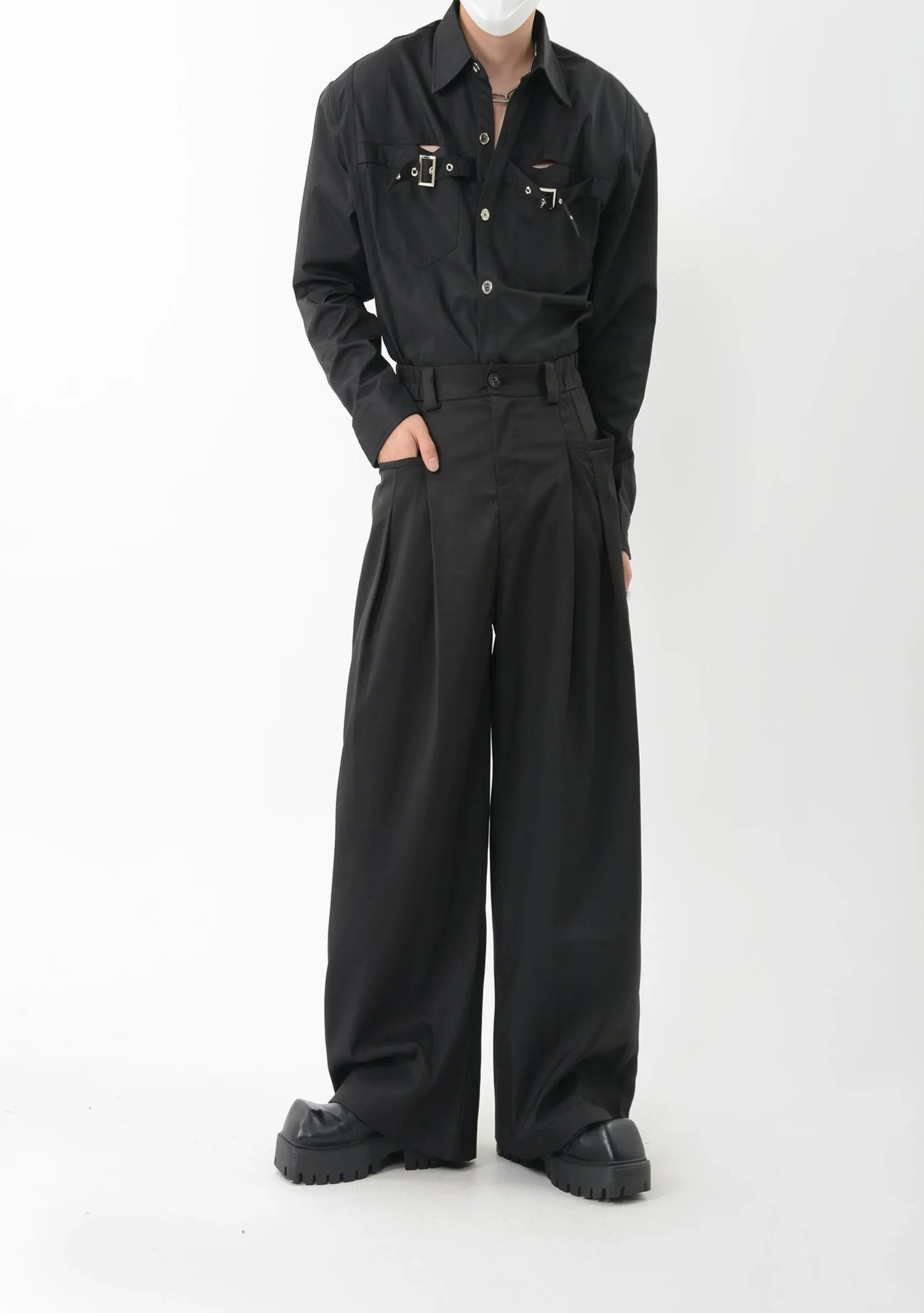 Wide-Leg Pleated Trousers with Fine Line Pocket Detail