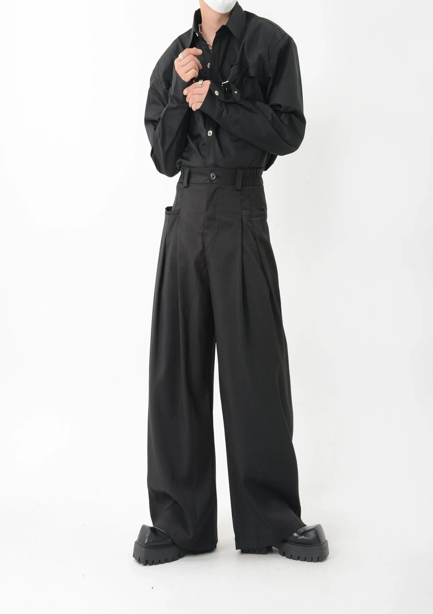Wide-Leg Pleated Trousers with Fine Line Pocket Detail