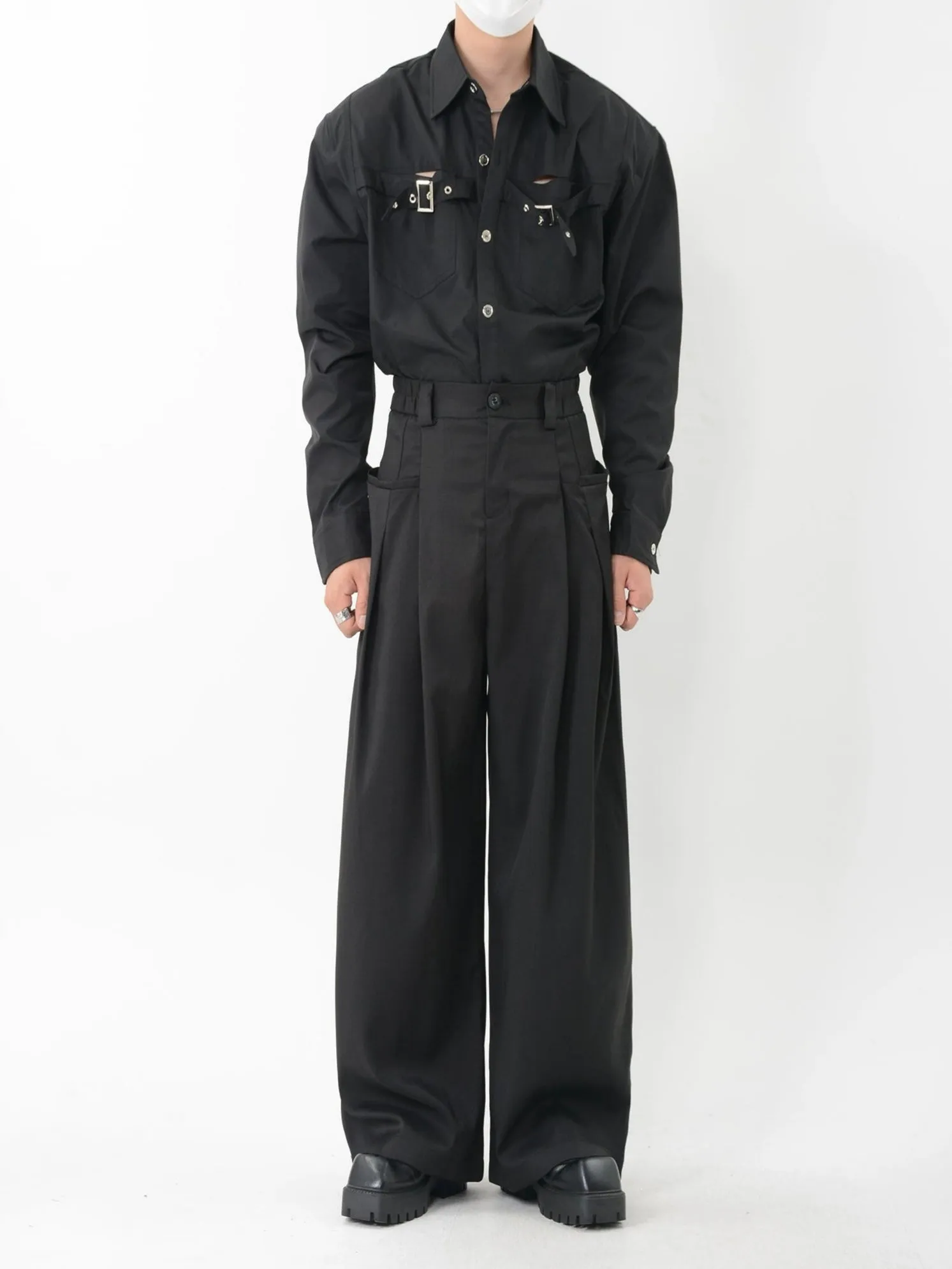 Wide-Leg Pleated Trousers with Fine Line Pocket Detail